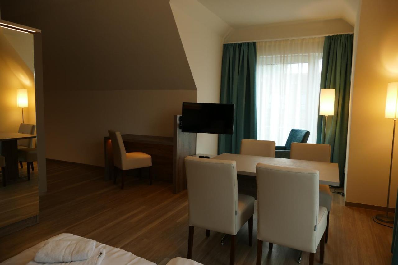 Meyn'S Apartments & Hotel Soltau Buitenkant foto
