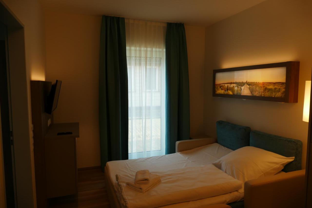 Meyn'S Apartments & Hotel Soltau Buitenkant foto
